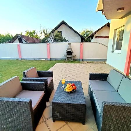 Villa 2 Etagen Mit Grossen Garten Modrica エクステリア 写真