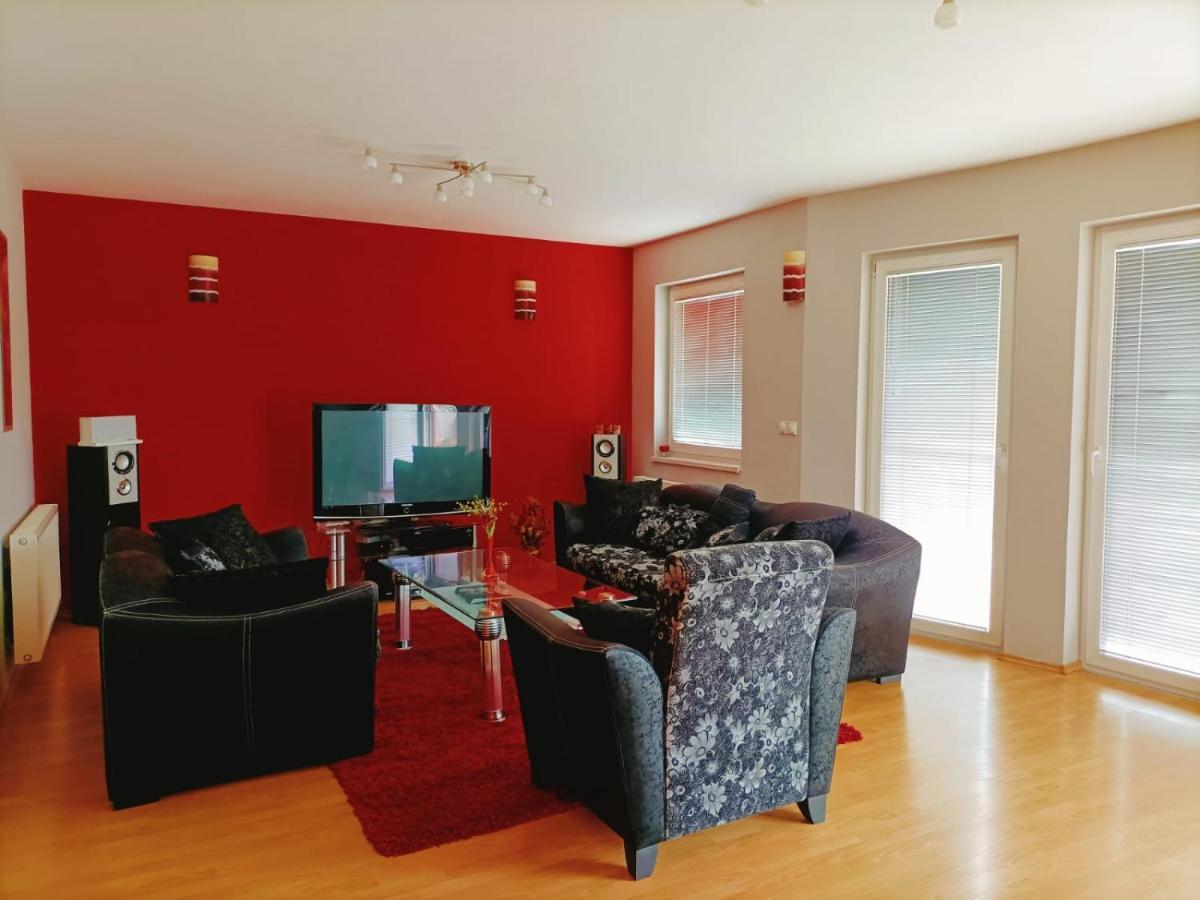 Villa 2 Etagen Mit Grossen Garten Modrica エクステリア 写真