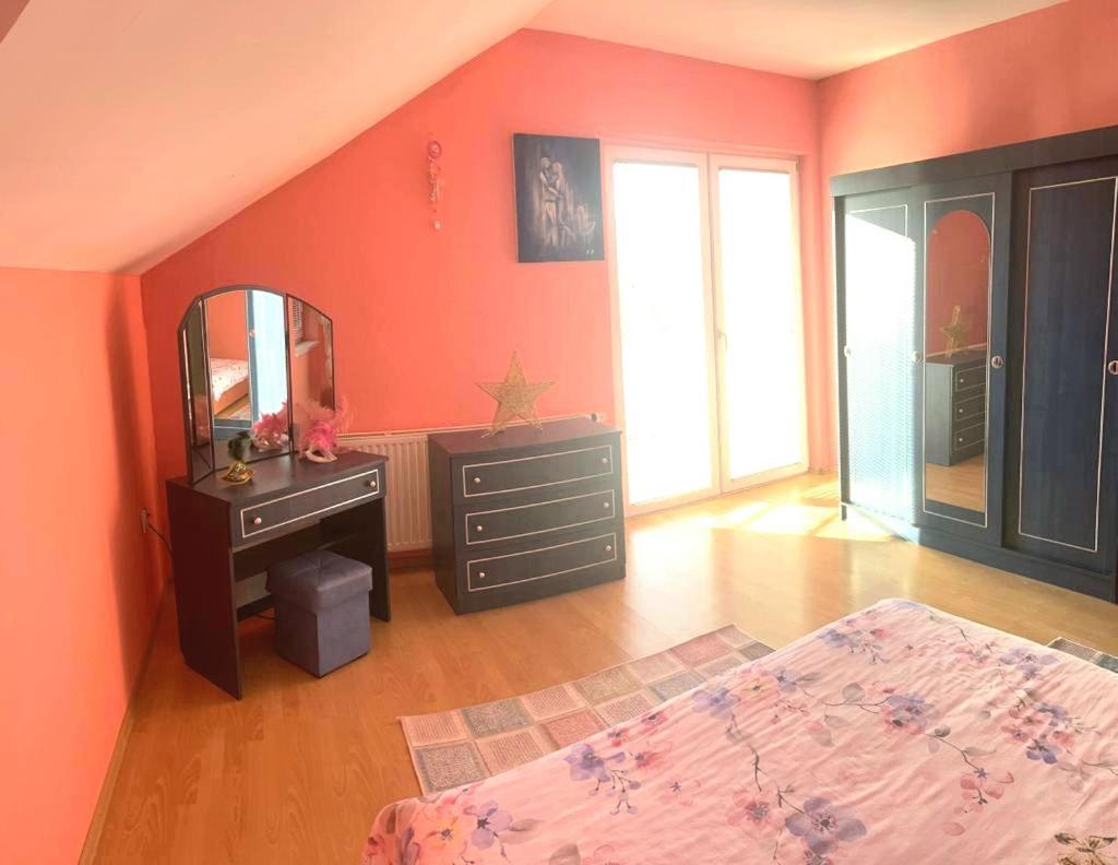 Villa 2 Etagen Mit Grossen Garten Modrica エクステリア 写真