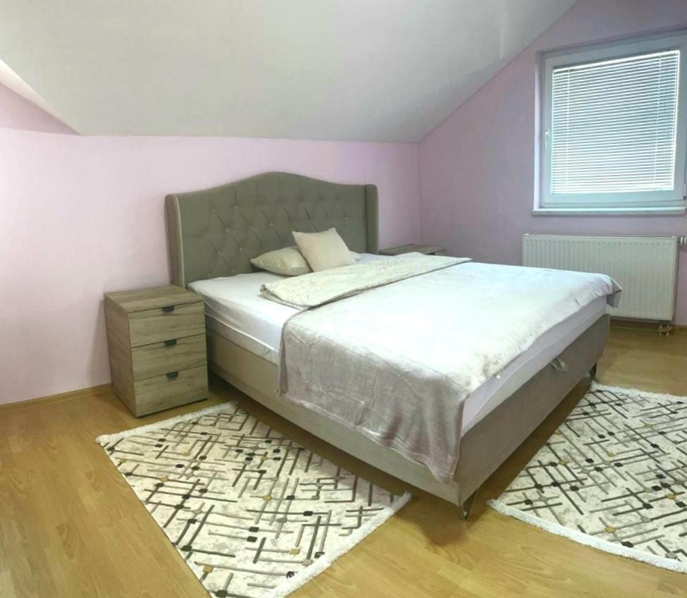 Villa 2 Etagen Mit Grossen Garten Modrica エクステリア 写真
