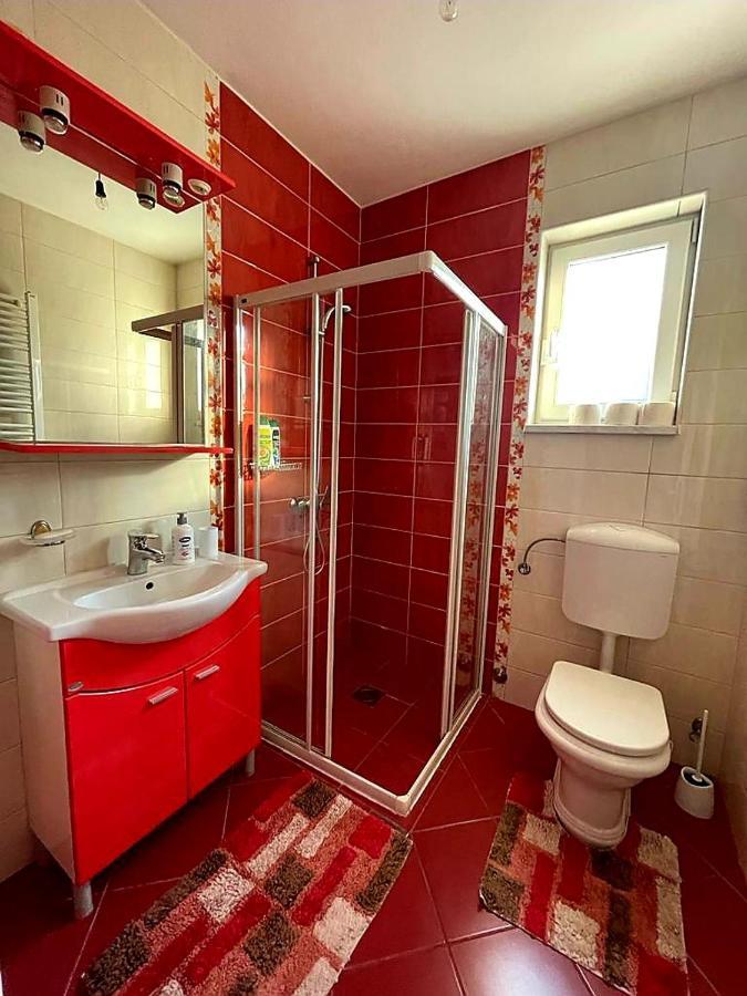 Villa 2 Etagen Mit Grossen Garten Modrica エクステリア 写真
